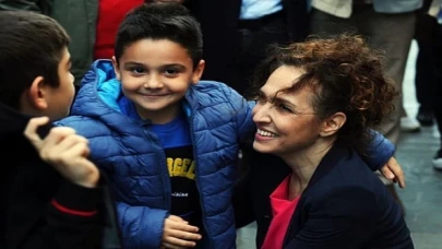 Karşıyakalı çocuklardan 23 Nisan’a özel Atatürk mozaiği