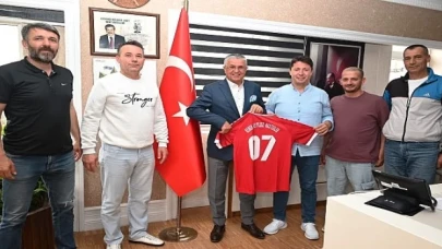 Kemer Ayyıldız Masterler’den Başkan Topaloğlu’na ziyaret