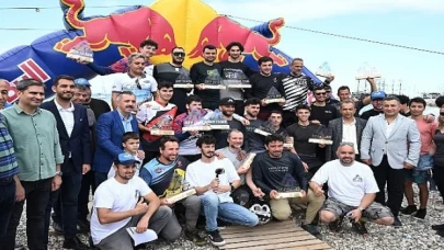 Kemer’de bu yıl ikincisi düzenlenen Sky To Sea (Gökyüzünden Denize) Dağ Bisikleti Yarışı tamamlandı