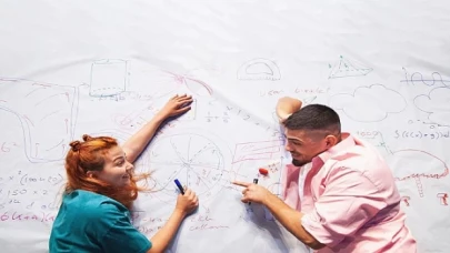 Lefkoşa Belediye Tiyatrosu “Uçan Bisiklet” Oyunuyla 38. Çocuk Şenliği’nde