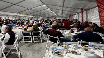 Lezita ailesi geleneksel iftar yemeklerinde buluştu