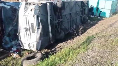 Malatya'da otomobille çarpışan otobüs devrildi: Çok sayıda yaralı var