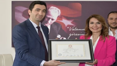 Malkara Belediye Başkanlığına Seçilen Nergiz Karaağaçlı Öztürk Mazbatasını Aldı