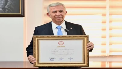 Mansur Yavaş da mazbatasını alarak kolları sıvadı