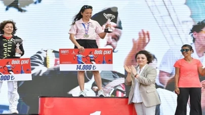 Maraton İzmir’de ödüller dağıtıldı