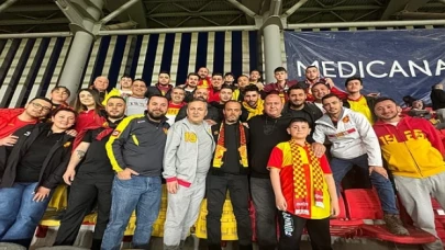 Menderes Belediye Başkanı İlkay Çiçek, Erzurum karşılaşmasında Göztepe’yi yalnız bırakmadı, maçı taraftarlarla birlikte izledi