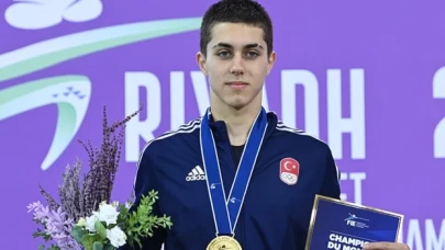 Milli eskrimci Doruk Erolçevik dünya şampiyonu oldu