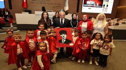 Minikler bayram coşkusunu Başkan Özdemir ile paylaştı