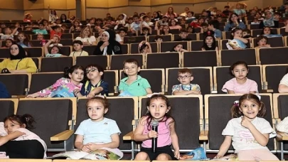 Minikler eleştirel bakış açısı kazanıyor