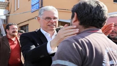 Mudanya Belediye Başkanı Deniz Dalgıç, Ramazan Bayramı öncesi belediye birimlerini gezerek çalışanlarla tek tek bayramlaştı