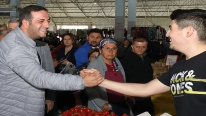 Narlıdere Belediye Başkanlığı görevine seçilen Başkan Erman Uzun, ayağının tozuyla sahaya indi