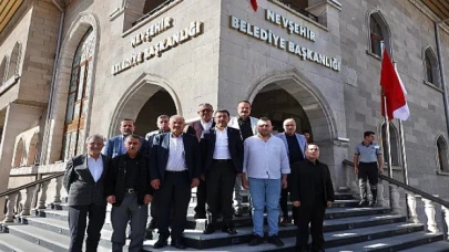 Nevşehir Belediye Başkanı Rasim Arı, Nevşehir Esnaf ve Sanatkarlar Odaları Birliği Başkanı Mehmet Pınarbaşı ve ile birliğe bağlı oda başkanlarını konuk etti