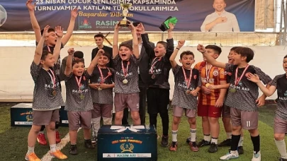 Nevşehir Belediyesi tarafından düzenlenen İlkokullar Arası 23 Nisan Halı Saha Futbol Turnuvası’nda şampiyon Necip Fazıl Kısakürek İlkokulu oldu