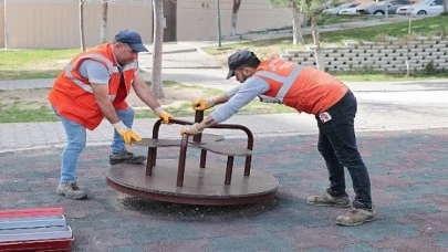 Nevşehir Belediyesi’nin yüzlerce personel ve onlarca iş makinesinden oluşan ekipleri bugün Mehmet Akif Ersoy Mahallesi ve Bekdik Mahallesi’ndeydi.