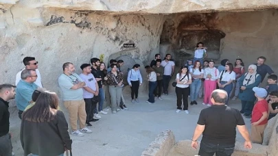 Nevşehir Hacı Bektaş Veli Üniversitesi (NEVÜ) Turizm Fakültesi öğrencileri, Kayaşehir ve Meryem Ana Kilisesi’ni gezdi
