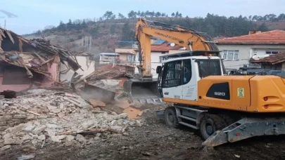 Osmangazi’de metruk binalar yıkılıyor