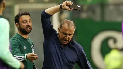 Panathinaikos'ta olaylı maç: Fatih Terim sinirden telefonunu fırlattı, taraftarlar yuhaladı