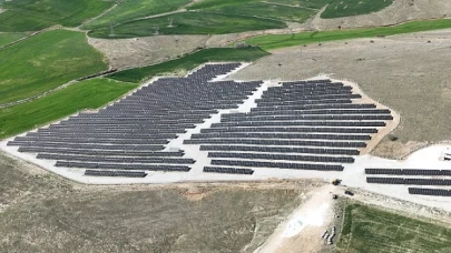 Selçuklu Belediyesi’nin enerji verimliliği ve çevre koruma faaliyetleri kapsamında yaptığı çalışmalarından biri olan Bağrıkurt GES projesinde enerji üretimine başlandı