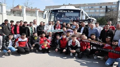 Sivas Belediye Başkanı Dr. Adem Uzun, deplasmanda oynanacak Trabzonspor-Sivasspor karşılaşması öncesi kırmızı beyazlı taraftarları Trabzon’a yolcu etti