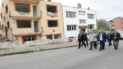 Sivas Belediye Başkanı Dr. Adem Uzun, kentsel dönüşüm çalışması devam eden Esentepe ve Yunus Emre Mahallesi’ni ziyaret etti