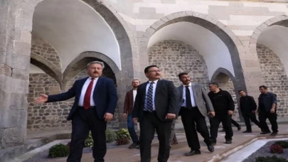 Tarihi Köşk Medrese’ye tam not