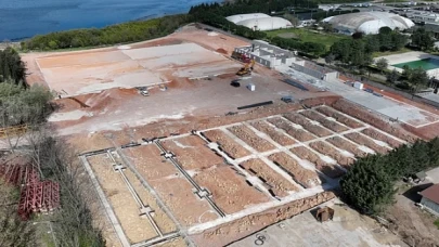 Tenis merkezine modern sosyal tesis binası