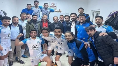Uçhisar Belediye Başkanı Abdullah Çamcı, Hisarsporun amatör lig maçını tribünden seyretti