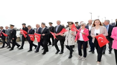 Ulu Önder Mustafa Kemal Atatürk’ün tüm dünya çocuklarına armağan ettiği 23 Nisan Ulusal Egemenlik ve Çocuk Bayramı’nın 104. Yılı Mudanya’da coşkuyla kutlandı