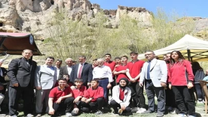 Vali Çiçek ve Başkan Büyükkılıç, Turizm Haftası’nı gençlerle kutladı