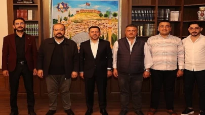 Yeniden Refah Partisi Nevşehir İl Başkanı Abdulgani Altınışık, Nevşehir Belediye Başkanı Rasim Arı’ya 'hayırlı olsun’ ziyaretinde bulundu
