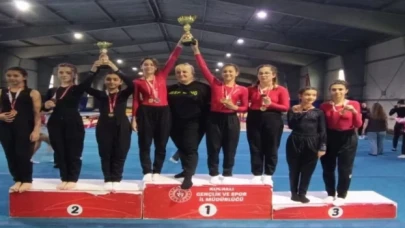 Yıldız sporculara 11 madalya 2 kupa