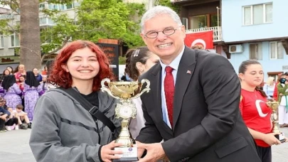 19 Mayıs Atatürk’ü Anma Gençlik ve Spor Bayramı, Mudanya’da coşkuyla kutlandı. Mudanya meydanlarını, bayram sevinci sardı