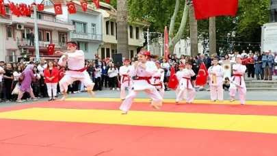 19 Mayıs Atatürk’ü Anma, Gençlik ve Spor Bayramı’nın 105. Yıl dönümü, 19 Mayıs 2024 Pazar günü Malkara’da düzenlenen tören ve etkinlikler ile coşkuyla kutlandı