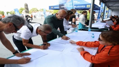 3. Uluslararası Konya Yarı Maratonu için kit dağıtımı yapılıyor