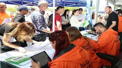 3. Uluslararası Konya Yarı Maratonu İçin Kit Dağıtımı Yapılıyor