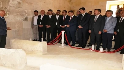 747. Türk Dil Bayramı ve Yunus Emre’yi Anma Etkinlikleri kapsamında Karamanoğlu Mehmetbey Balkusan’daki kabri başında anıldı