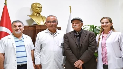 86 yaşındaki Cemil Merttürk Eşrefpaşa Hastanesi’nde şifa buluyor