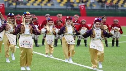 Aliağa’da Coşkulu 19 Mayıs Kutlaması