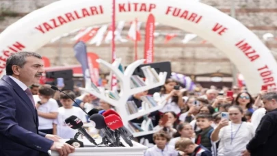 Bakan Tekin ’Geleceğin Yazarları’ projesinde