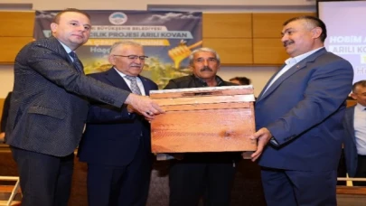 Başkan Büyükkılıç’tan arıcılığa son 3 yılda 7 milyon TL’lik destek