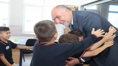 Başkan İbrahim Sandıkçı Öğrencilerin Yüzünü Güldürdü