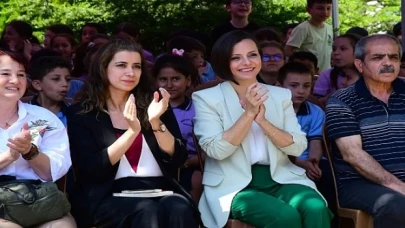 Başkan Kınay çocuklardan söz aldı: Okumaktan ve yazmaktan vazgeçmeyin