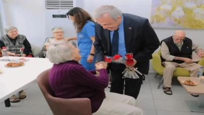 Başkan Şadi Özdemir’den annelere sevindiren ziyaret