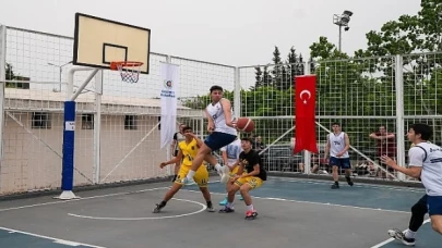 Basketbolcular Gaziemir’de kıyasıya yarıştı