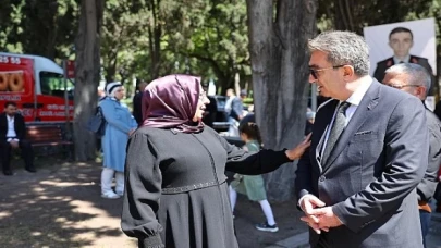 Bayrampaşalı şehit Özcan İlhan kabri başında anıldı