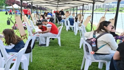 Bursalı minikler sevgilerini tuvallerine yansıttı