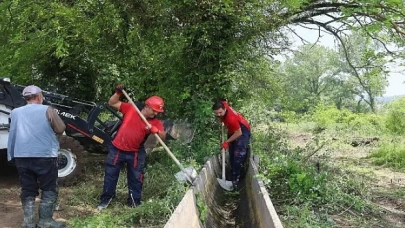 Büyükşehir, Bayraktar’da tarımsal sulama kanallarını temizledi