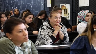 Büyükşehir’in SEKA İhtisas Merkezi’ndeki Moda Akademisinde;  Cihan Nacar geleceğin modacılarıyla buluştu