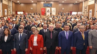 Çankaya Belediye Başkanı Hüseyin Can Güner, Sosyal Demokrasi Derneği’nin düzenlediği ”21’inci Yüzyılda Yeni Sosyal Demokrat Belediyecilik” paneline ev sahipliği yaptı