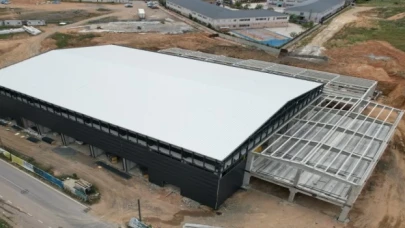 Çayırova Spor Salonu’nda yan panel montajı başladı